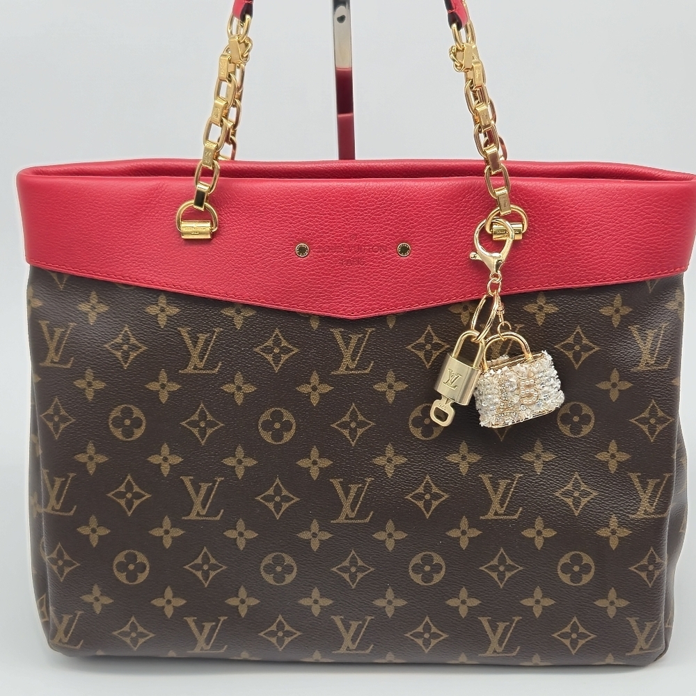 100% Authentic Louis Vuitton Lock & Key Gold with Unbranded Keychain, Keycharm - Picture 4 of 12